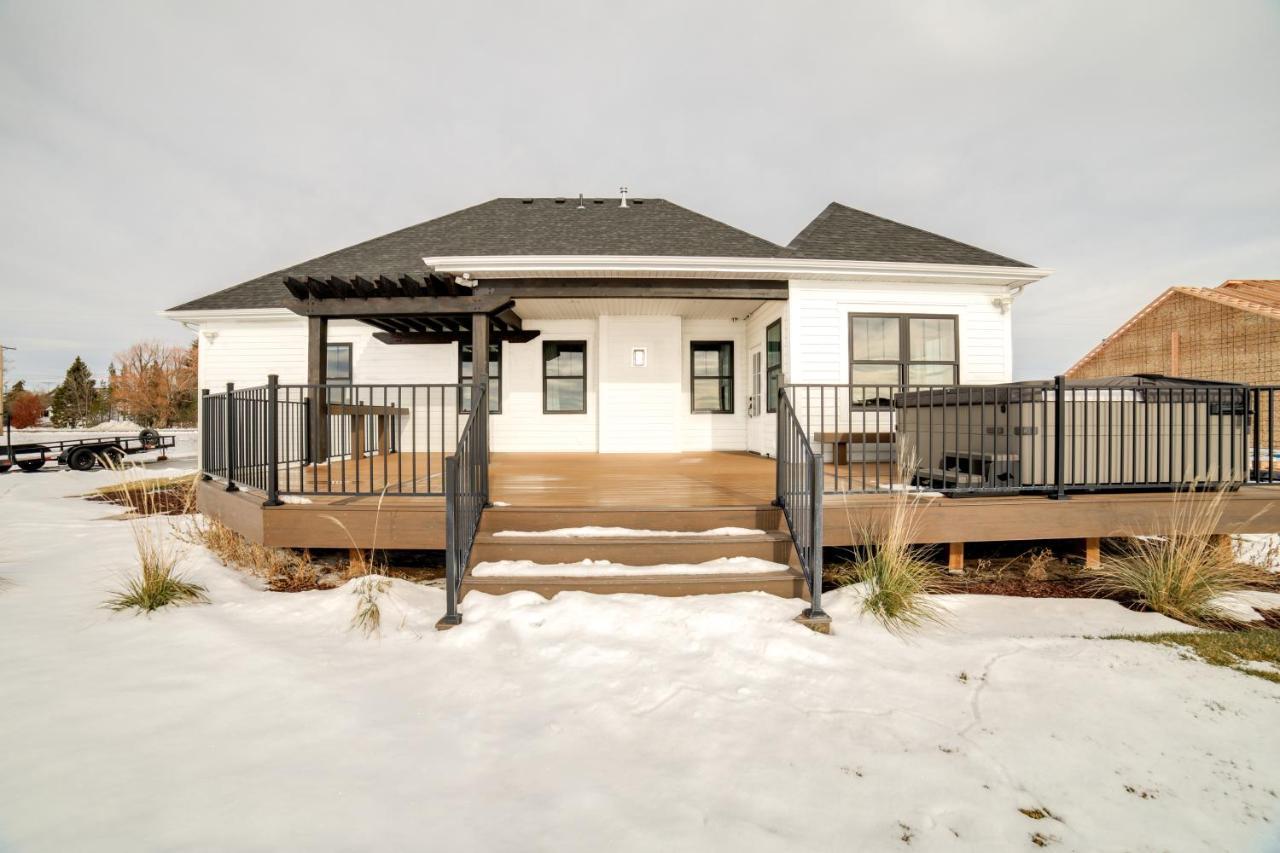 Teton Valley Getaway With Private Deck And Hot Tub! Эштон Экстерьер фото