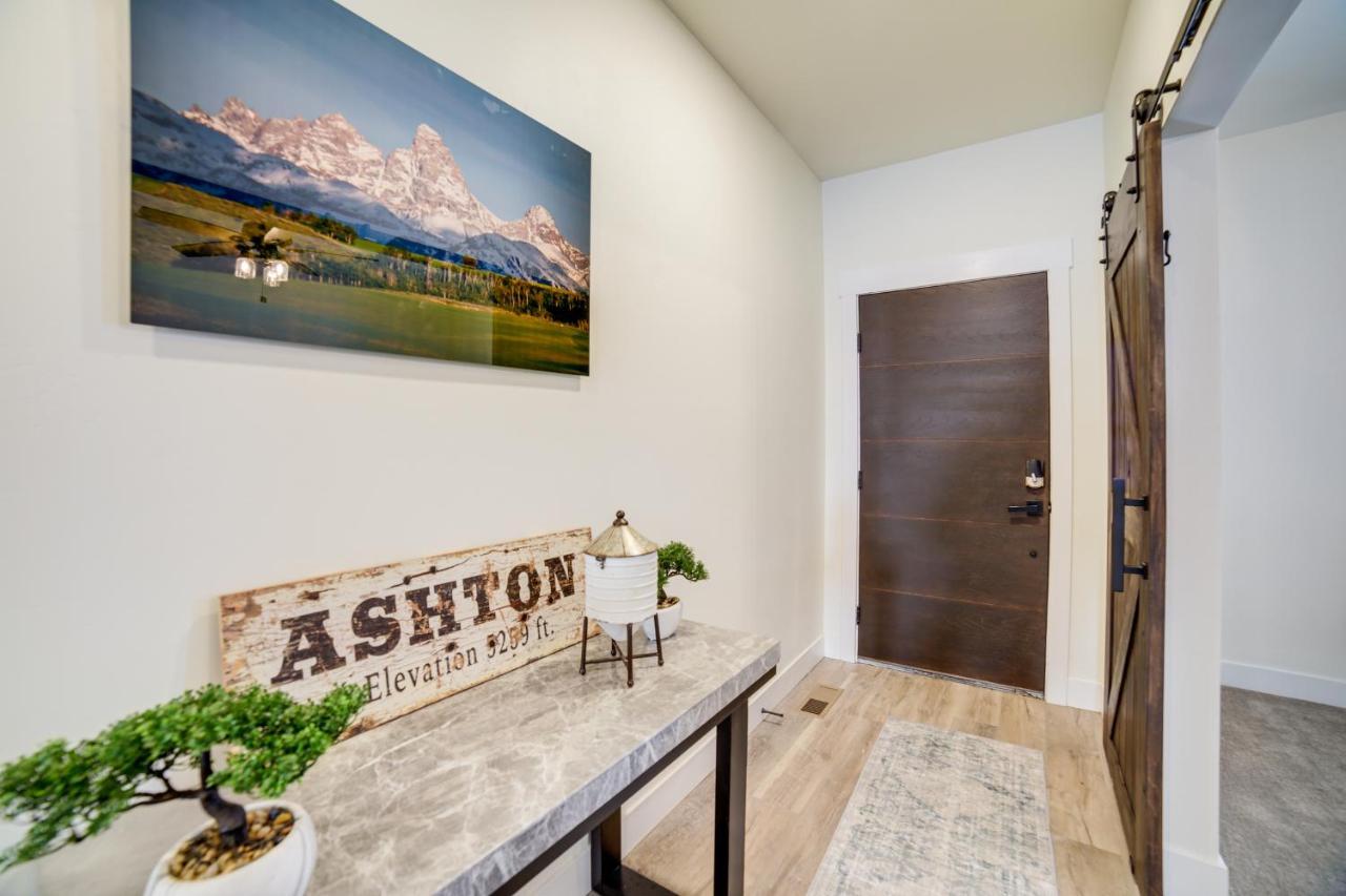 Teton Valley Getaway With Private Deck And Hot Tub! Эштон Экстерьер фото